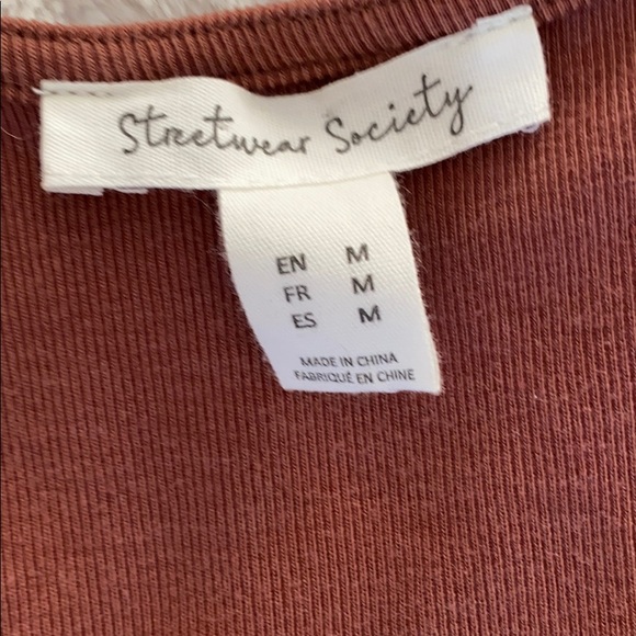 Brown Bow-Tie Fitted Top - Picture 2 of 3